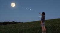 July's full Buck Moon leads a mini planet parade through the summer sky tonight
