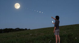 July's full Buck Moon leads a mini planet parade through the summer sky tonight
